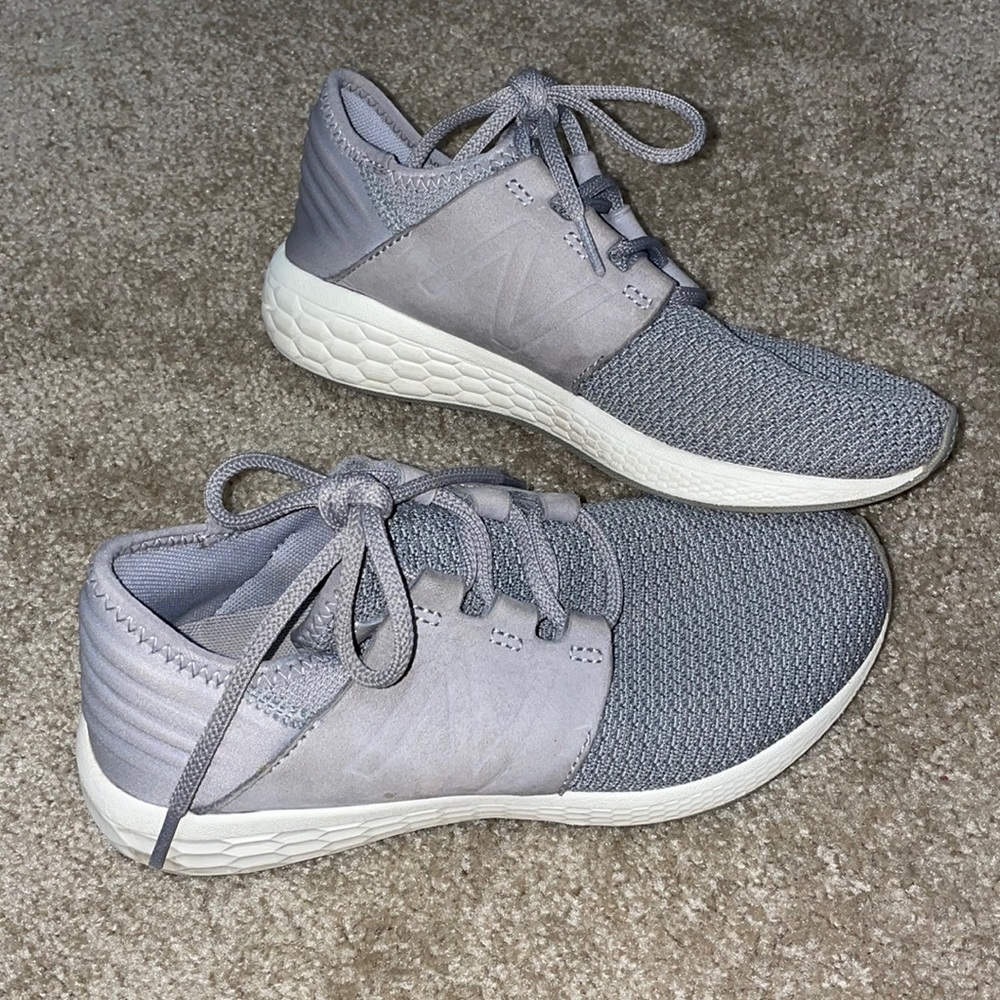 Women’s new balance tennis shoes